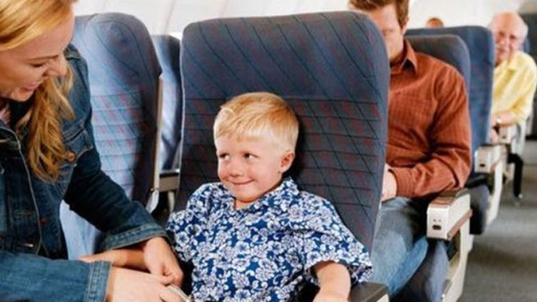 Χρήσιμες συμβουλές για αεροπορικό ταξίδι με τα παιδιά